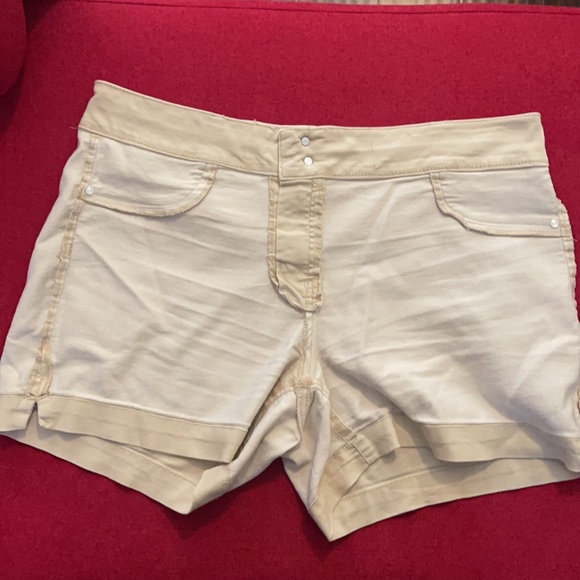 D. Jeans Women’s Size 16 Tan Stretchy Shorts - Picture 6 of 9